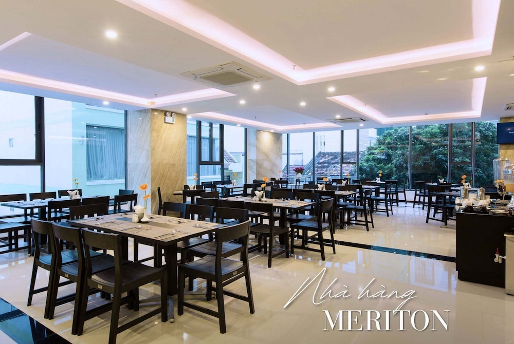 Meriton Hotel 83/100