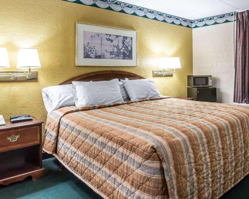 Upgrade, Efficiency, Queen Bed, Smoking