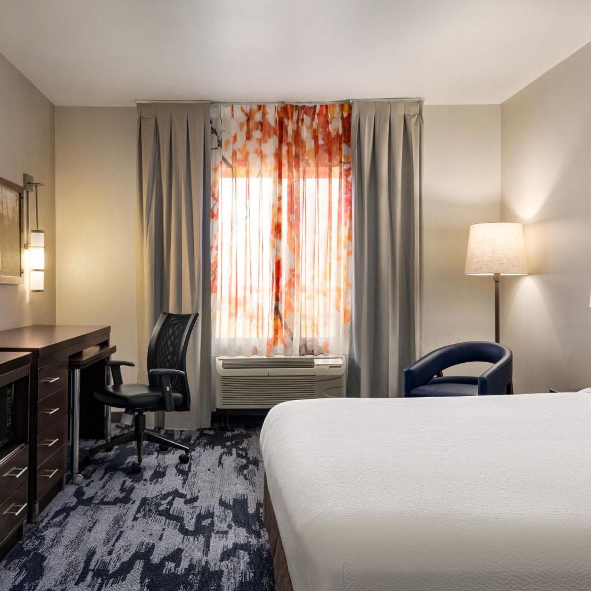 Room, King Bed, Bathtub, Accessible