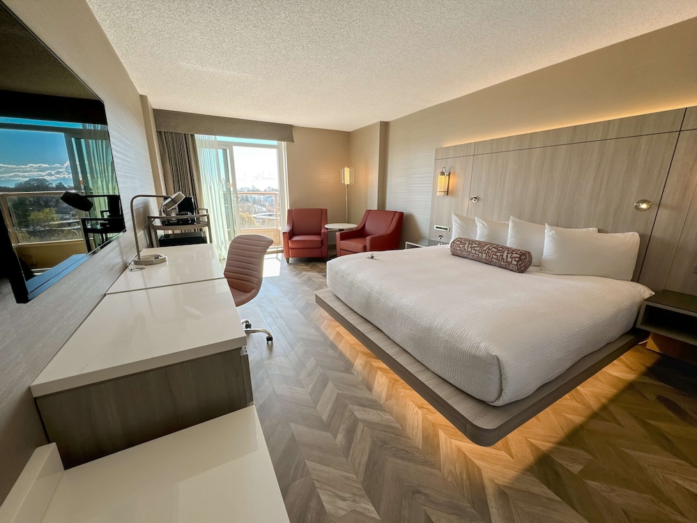 COAST, KING BED
