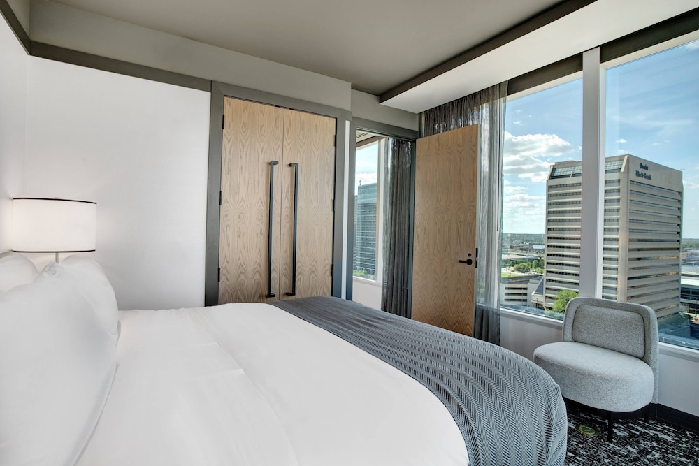 1 BEDROOM, SUITE