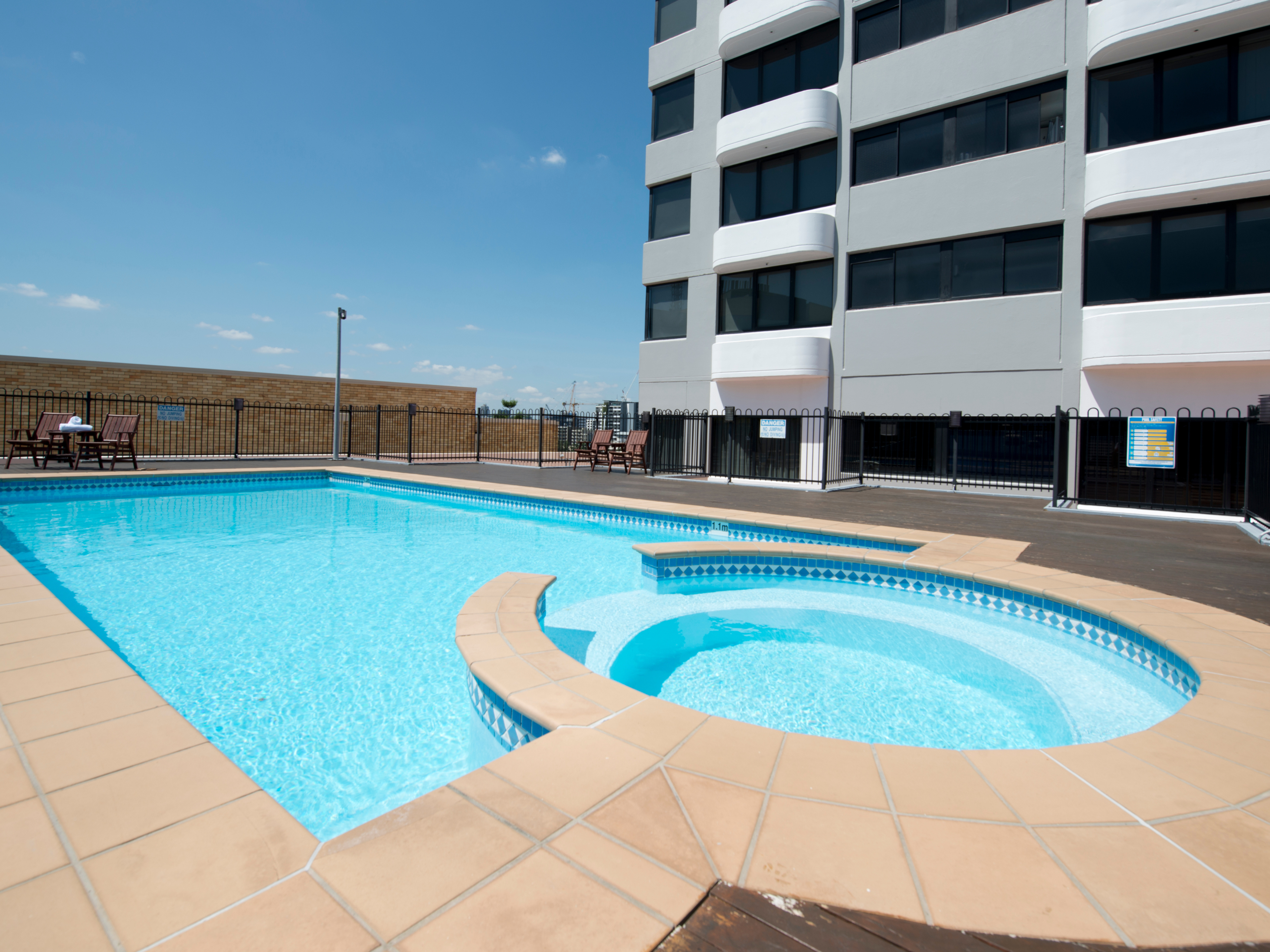 PARK REGIS NORTH QUAY 23/58