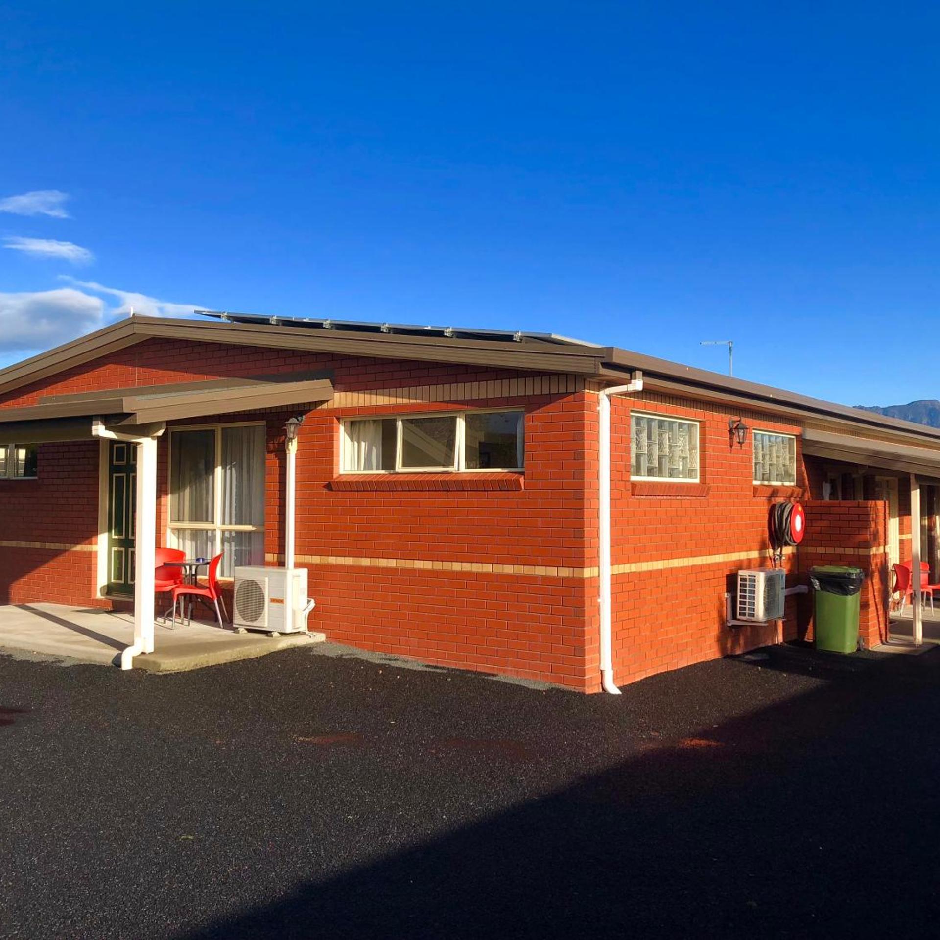 SHEFFIELD MOTOR INN 4/43