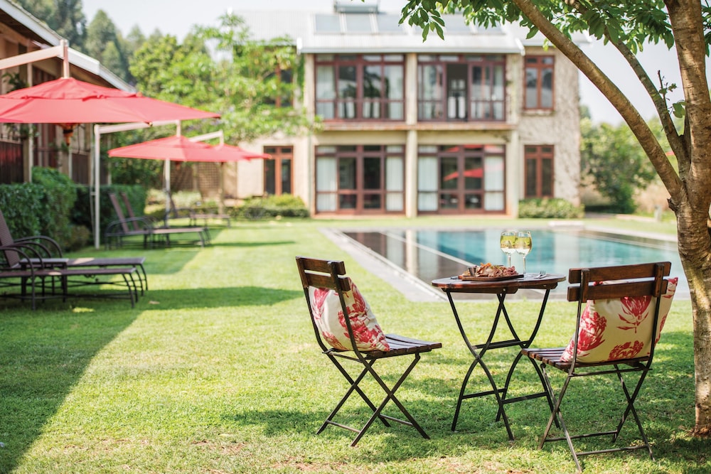 Casterbridge Hollow Boutique Hotel 50/52