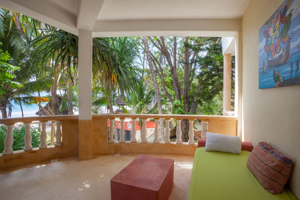 Blue Marlin Beach Hotel 32/50
