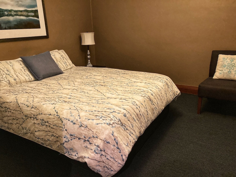 Heritage, Budget, Queen Bed