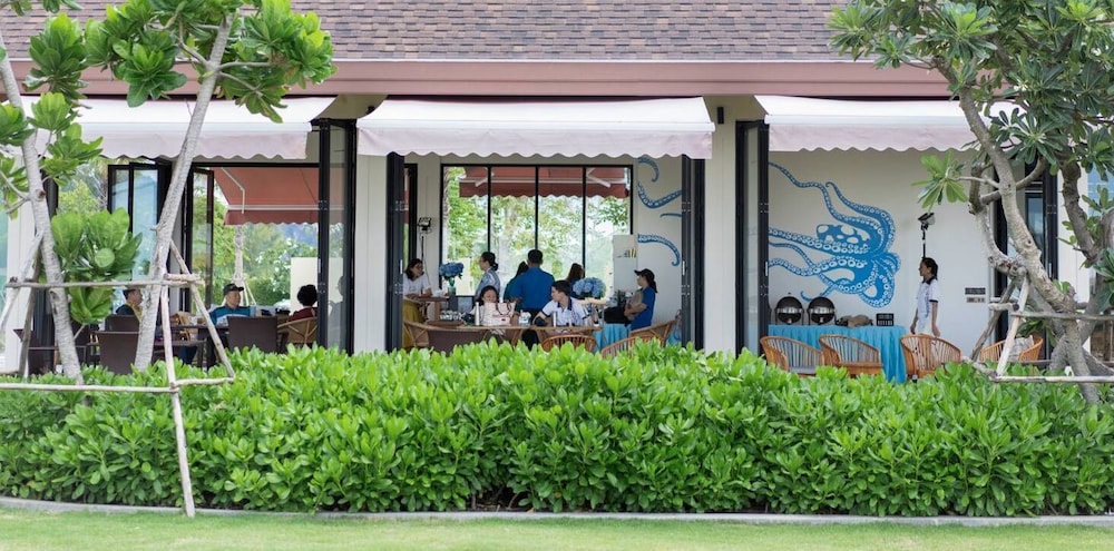 Triple Tree Beach Resort 38/43