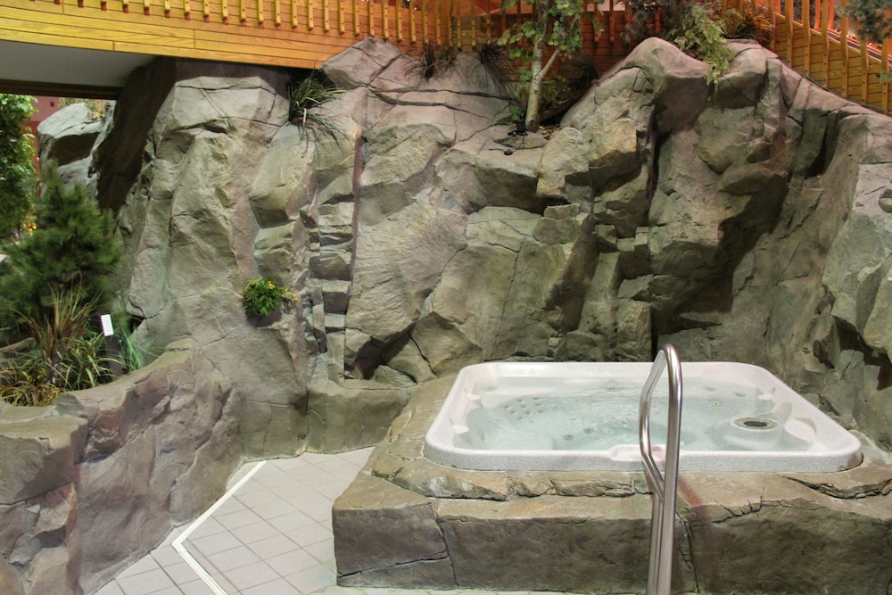 C Mon Inn Hotel Suites 22/46