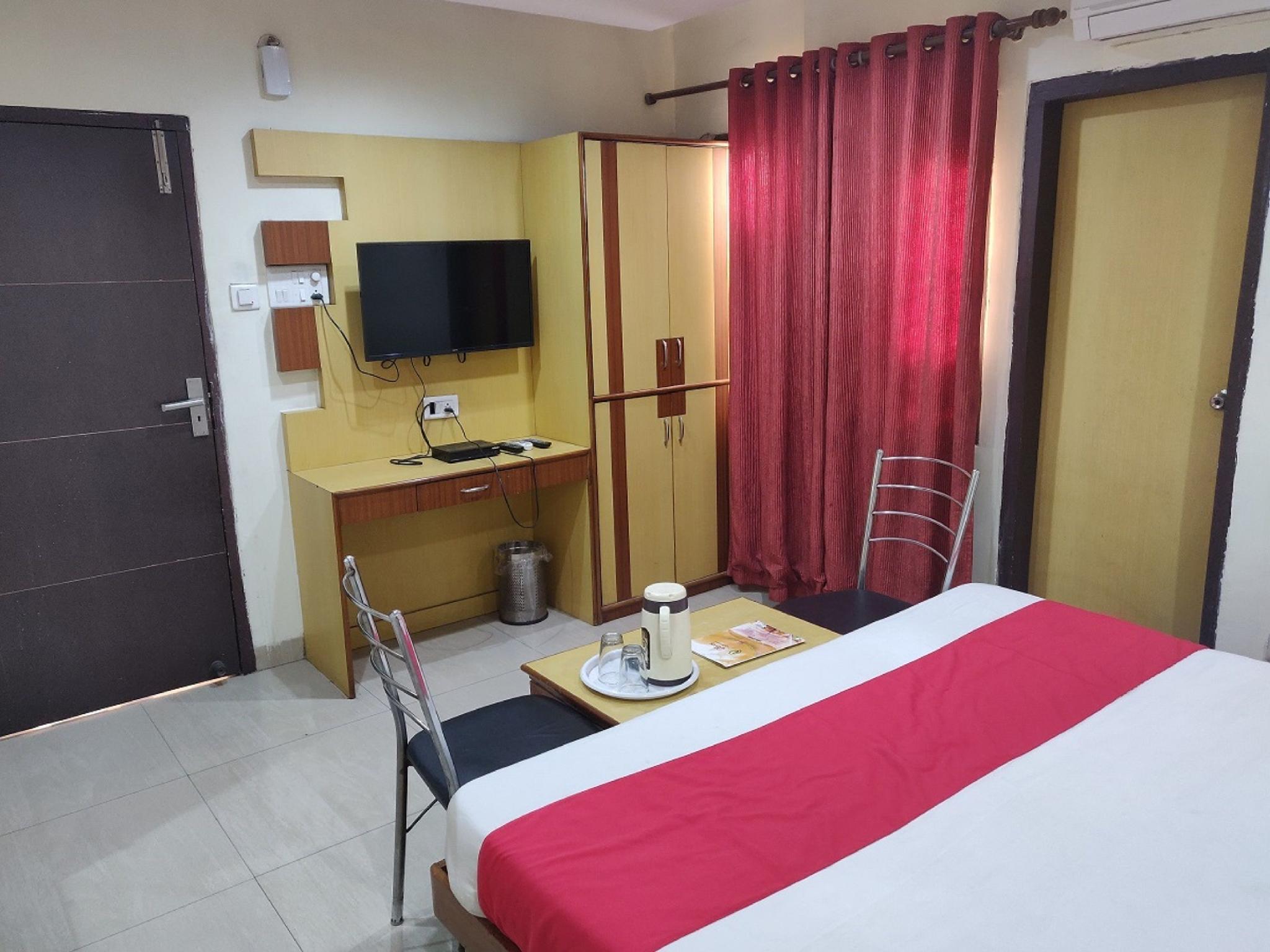 Deluxe, HOTEL RAHUL 2/2