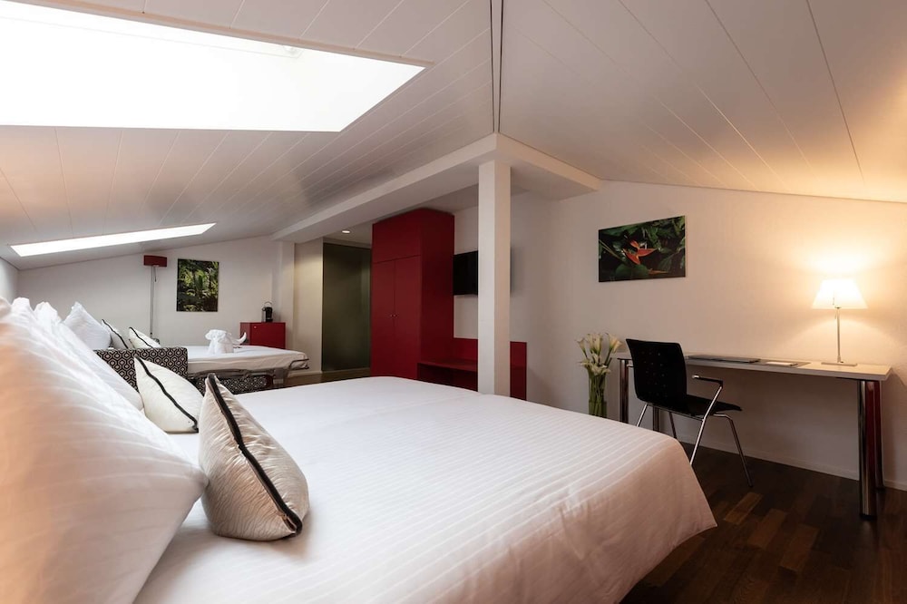 COMFORT, TWIN BEDS, SOFA