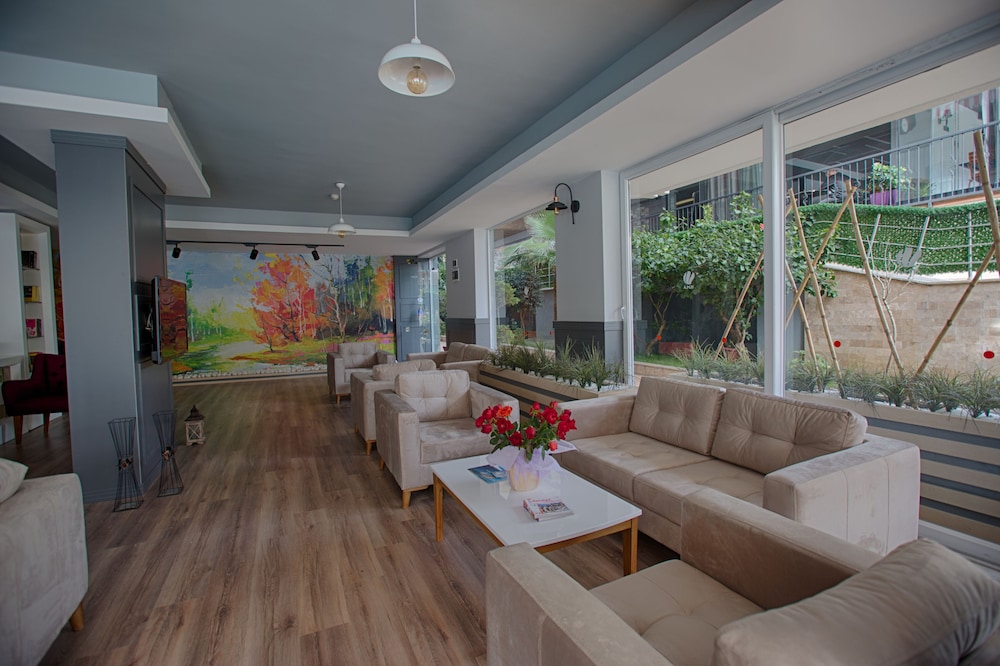 Hma Hotel And Suites 26/50