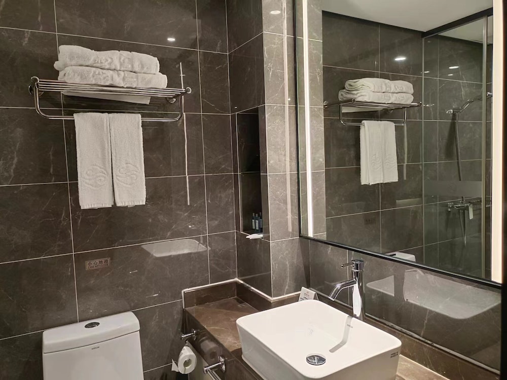 Baiyun City Hotel 38/42
