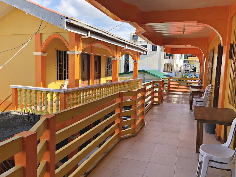 Queen Of Isle Restaurant And Cottages 5/23