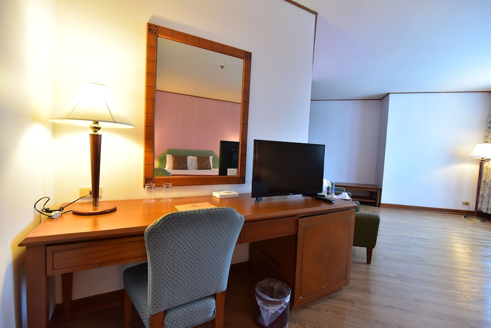 Thumrin Thana Hotel 65/71