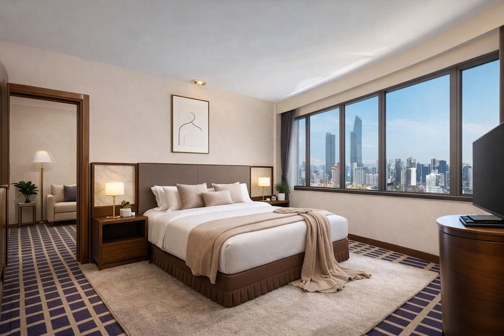 Club, Suite, Queen Bed, City View