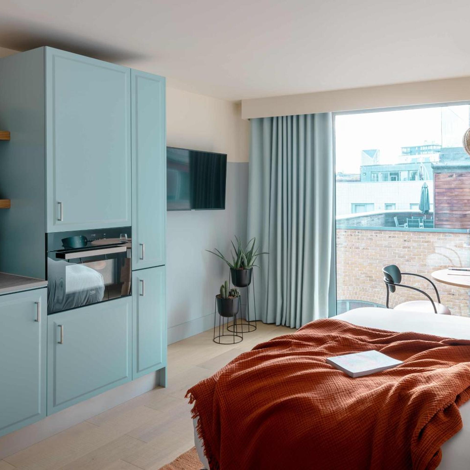 City, Studio, King Bed