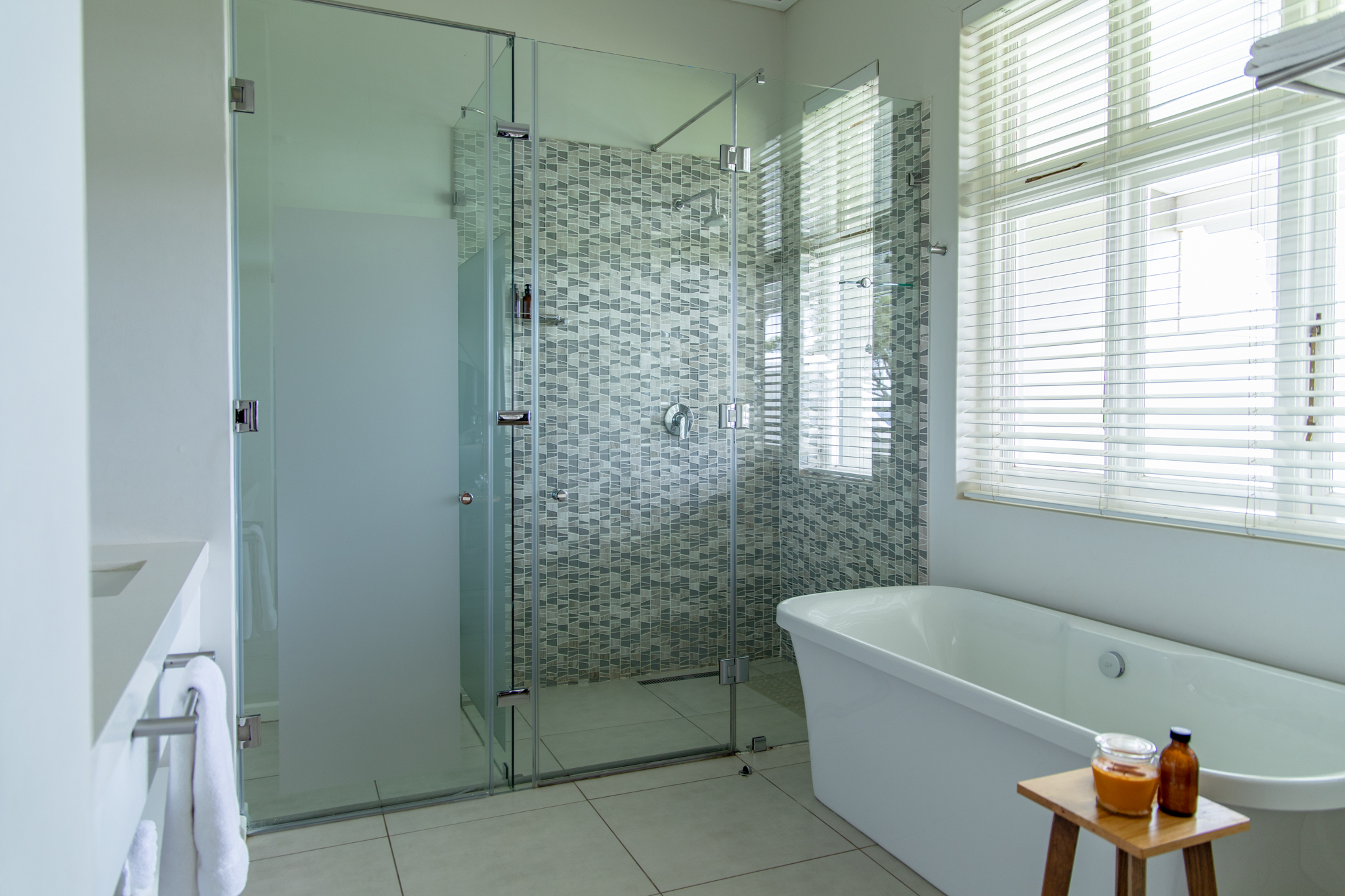 Contemporary, Suite