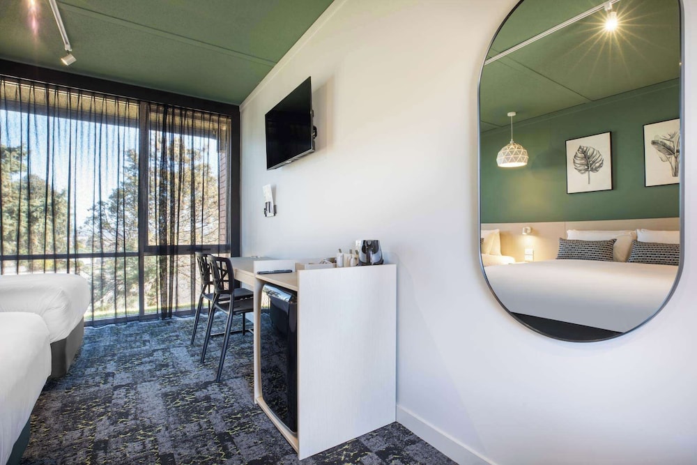 Nightcap at Morwell Hotel 49/50