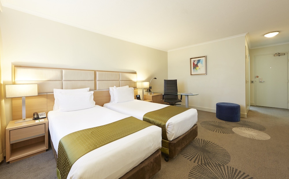 Holiday Inn Parramatta 26/76