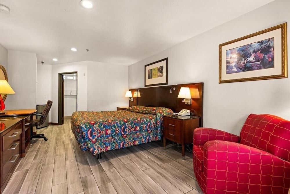 Paradise Lodge - Canoga Park 3/12