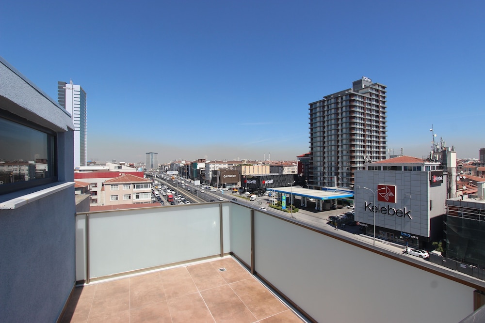 Monezza Hotel 46/50