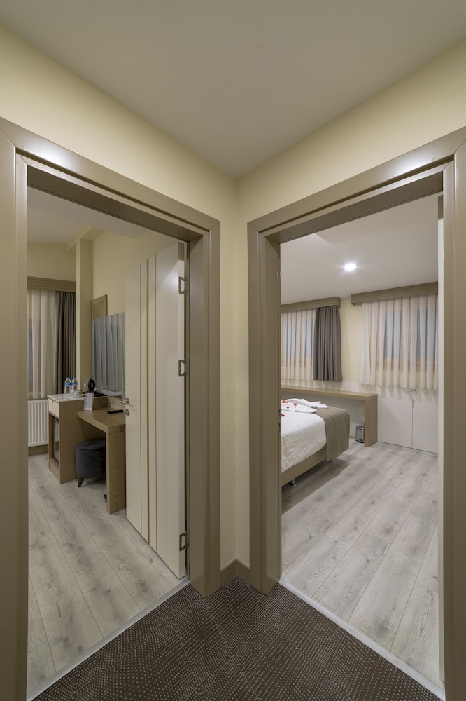 Brako Hotel 30/43