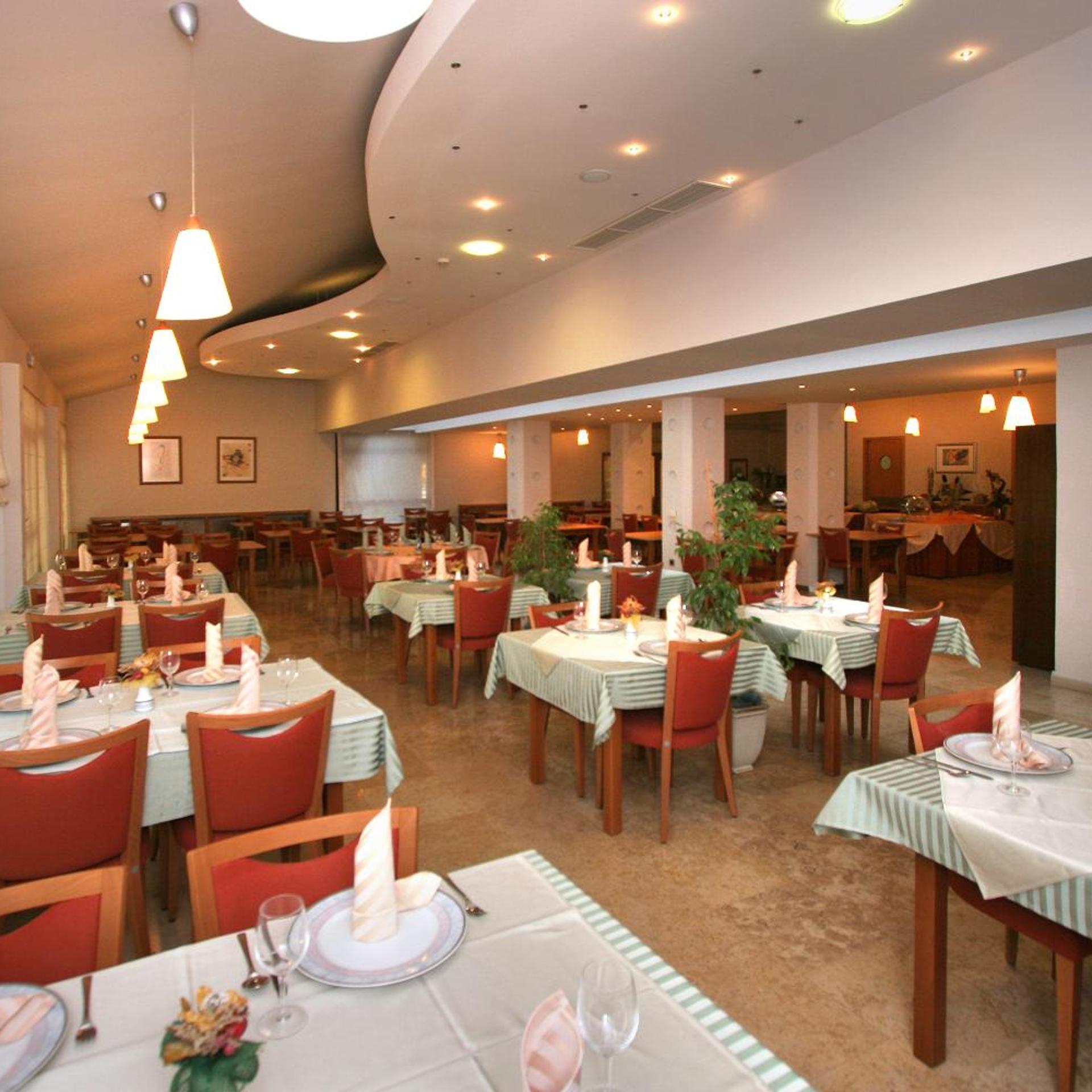 Flores Hotel 44/57