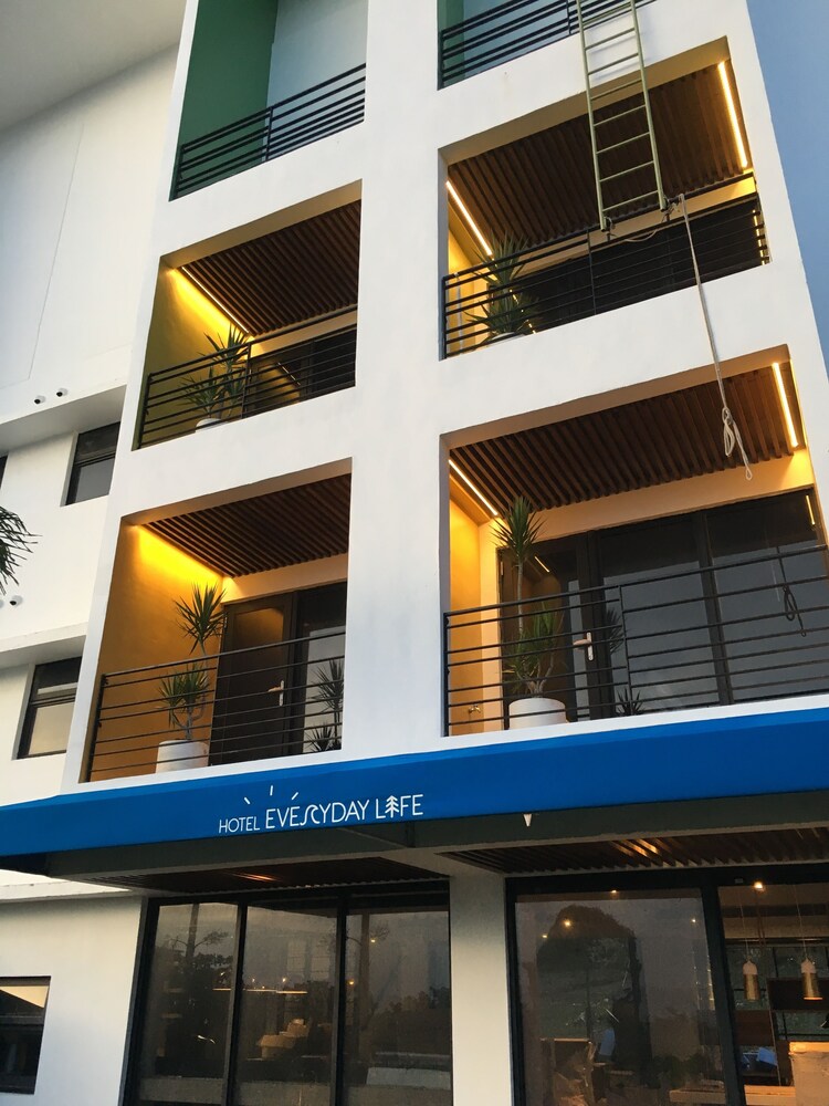 Hotel Everyday Life 2/66