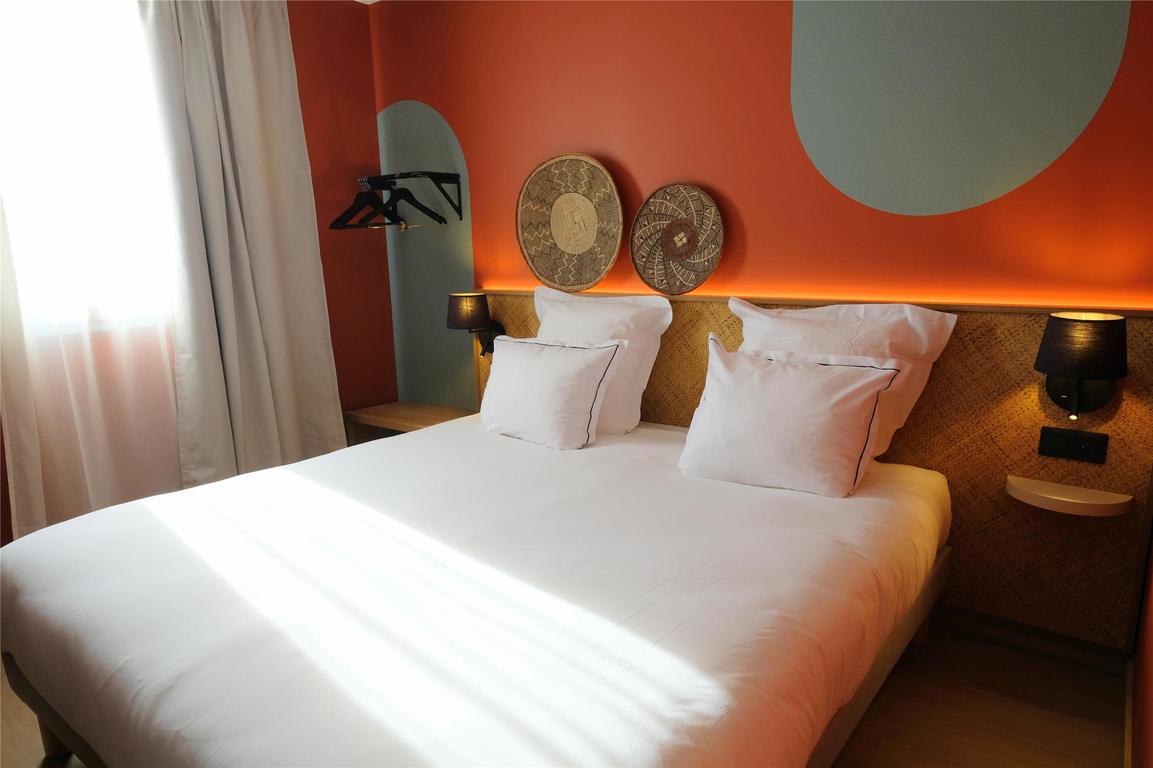 Standard, Queen Bed, Street View