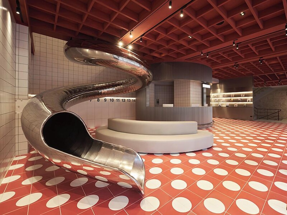 RedDot Hotel 7/50