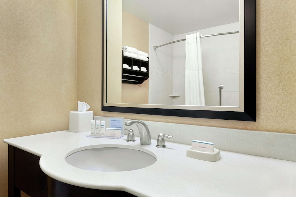 Hampton Inn Suites West Sacramento 28/62
