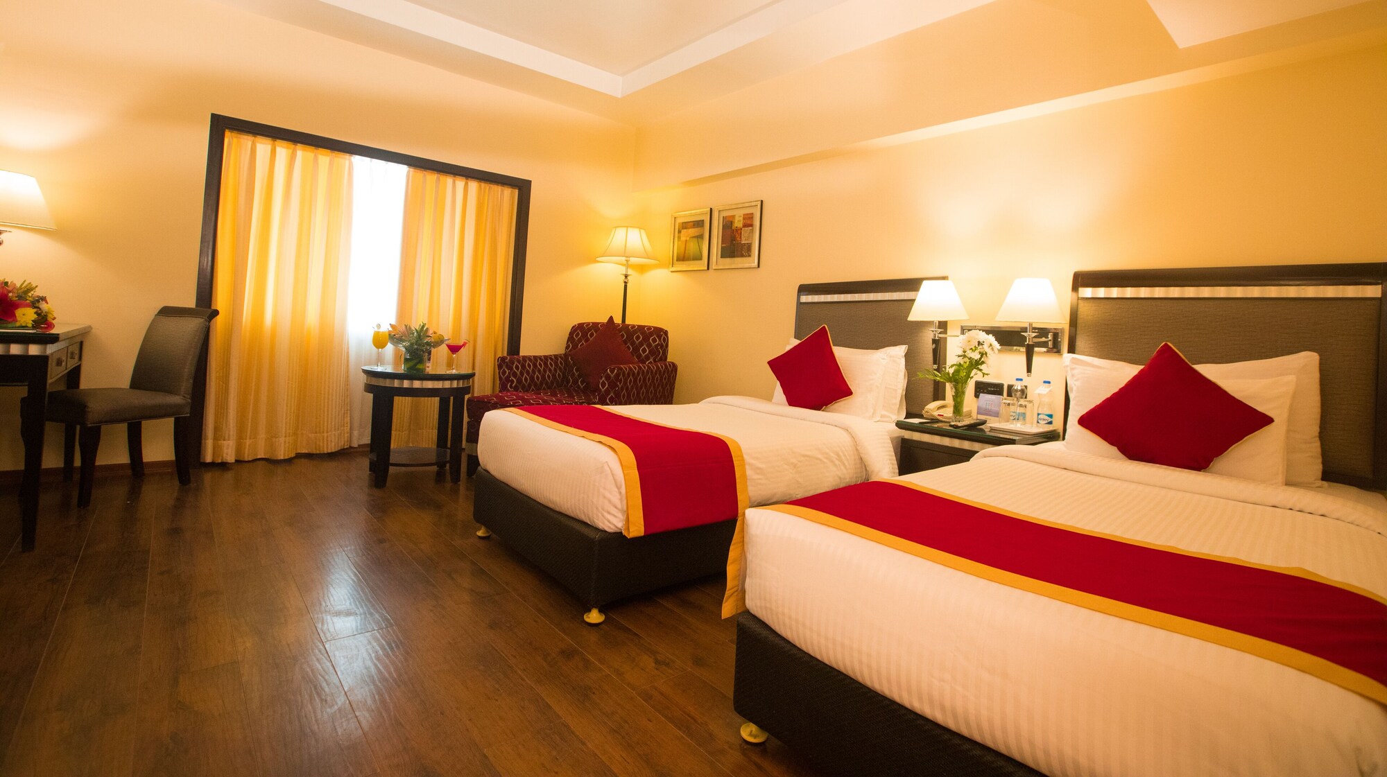 DELUXE, TWIN BEDS