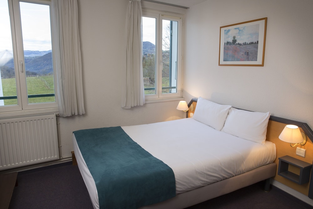 Family, 1 Double and 3 Single Beds