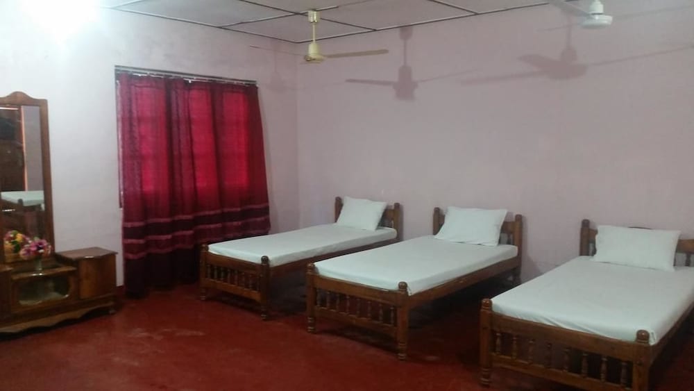 Sea View Beach Hotel 12/47