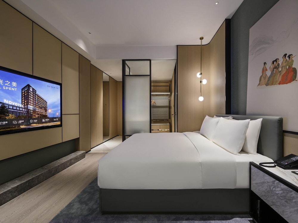SUPERIOR, KING BED