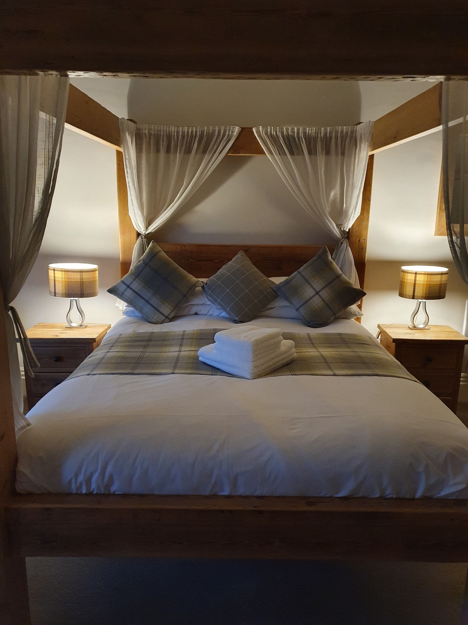 Four Poster, Double Bed