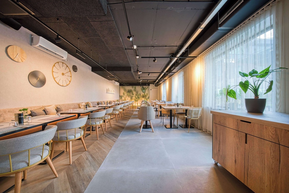 Vienna House Easy by Wyndham Amsterdam Airport 40/58