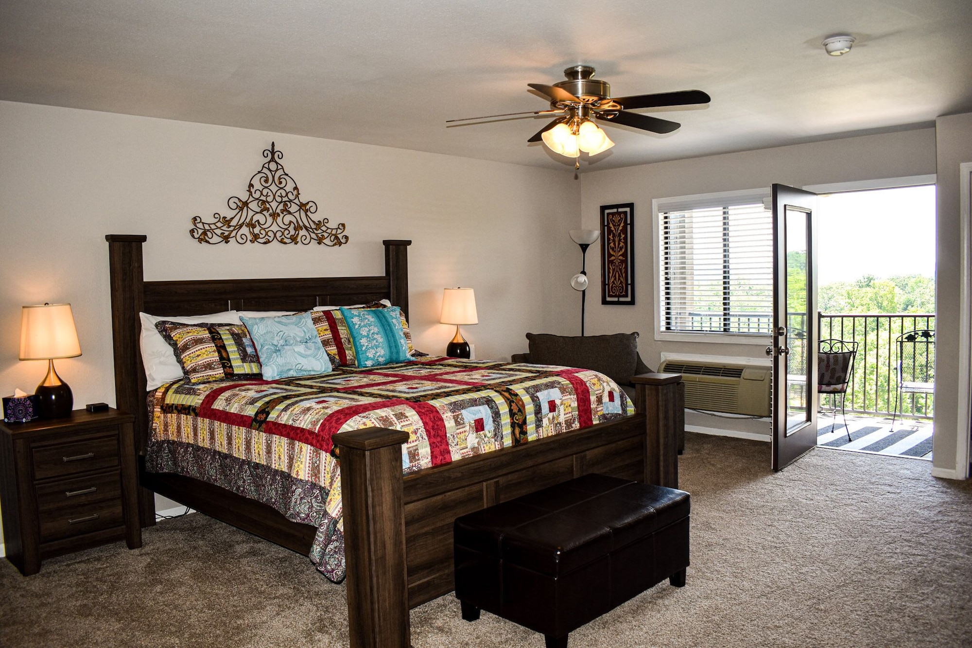 Condo, 1 King and 2 Queen Beds, Murphy Bed, Lake View, Sofa