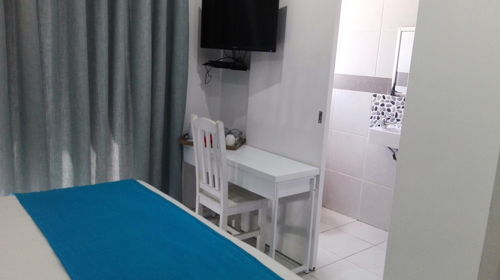 Saldanha Bay Lodge 16/32
