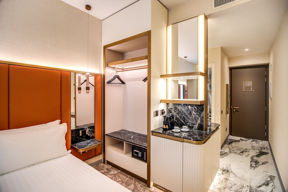 CC Palace Hotel 33/58