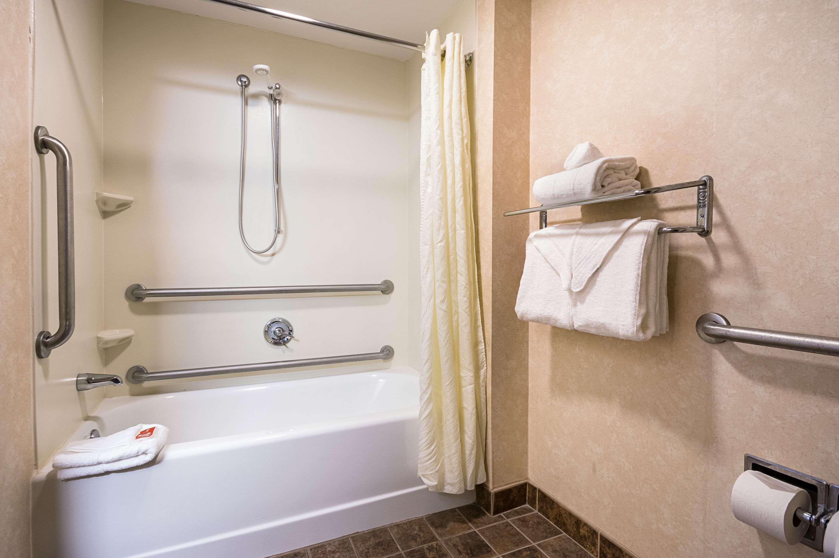Econo Lodge 38/41