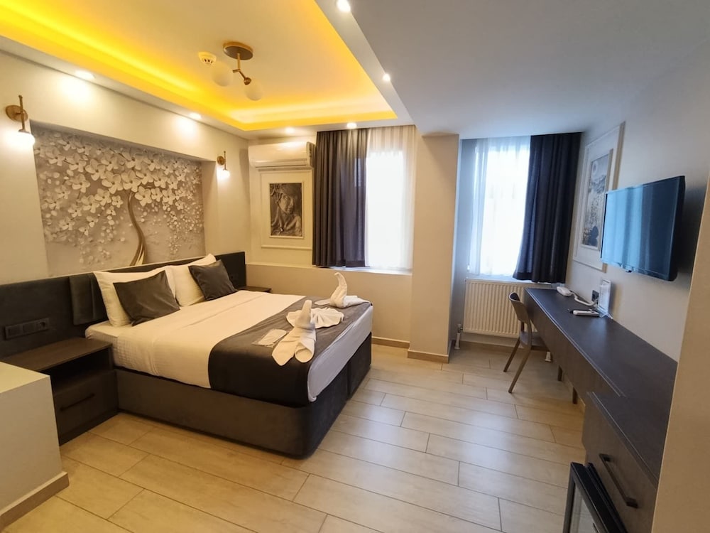 City Hotel 2/34