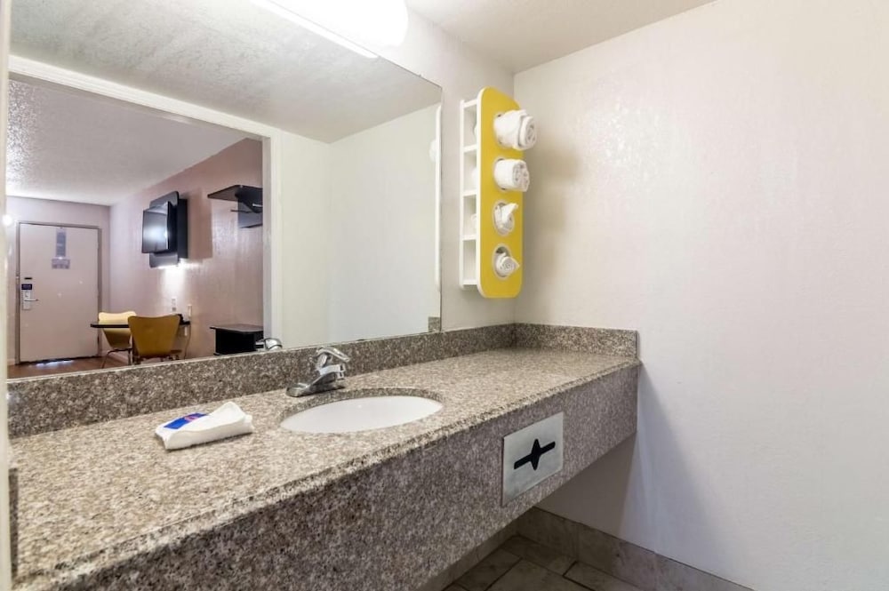 Motel 6 Clinton OK 61/64