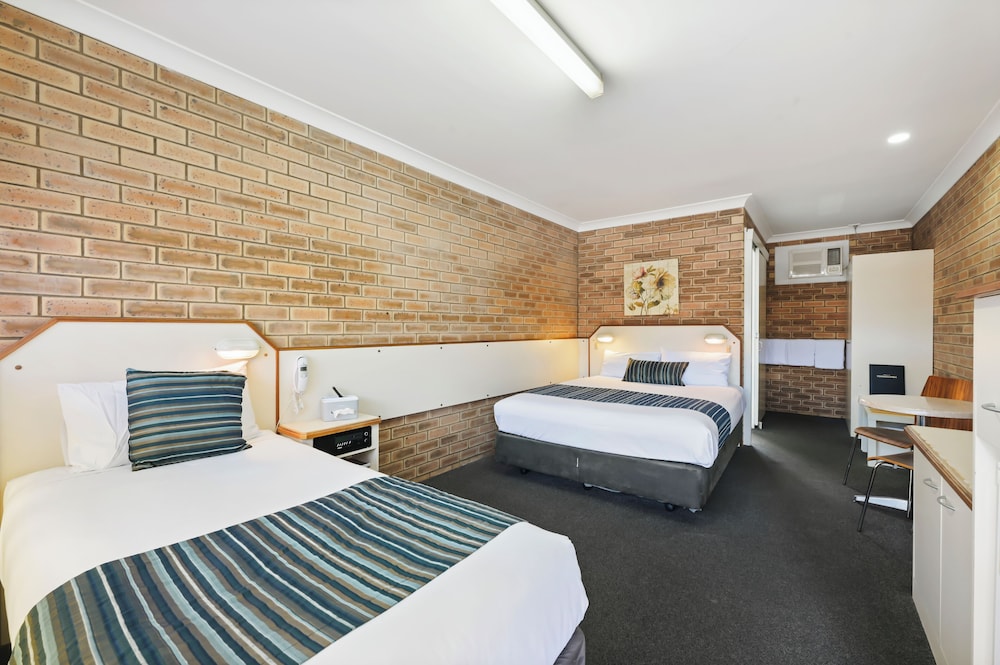 GARDEN CITY MOTOR INN 23/44