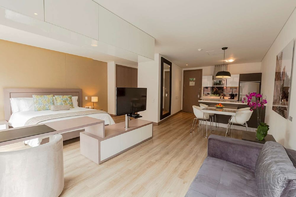 100 Luxury Suites By Preferred 10/76