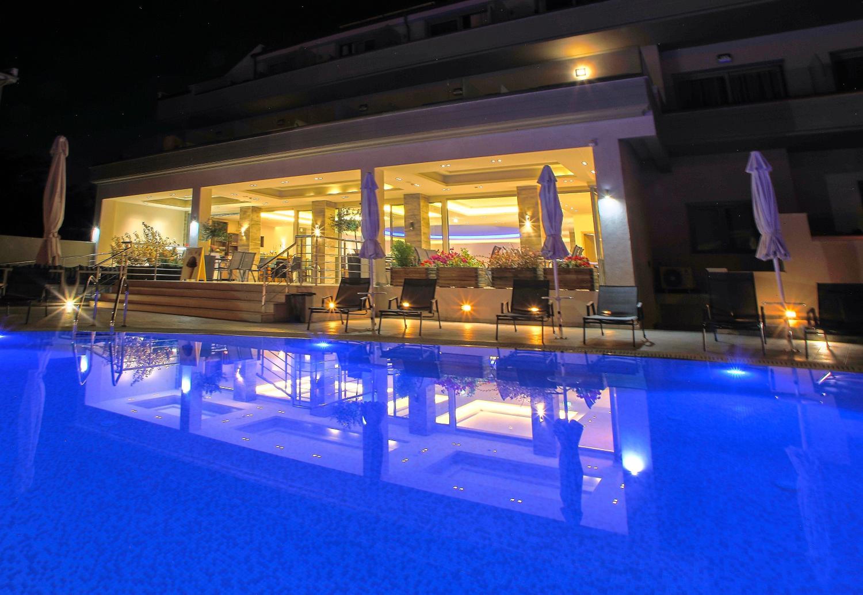 The Dome Luxury Hotel 2/60