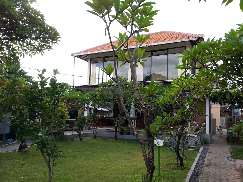 Puri Mandhara Lovina 38/45