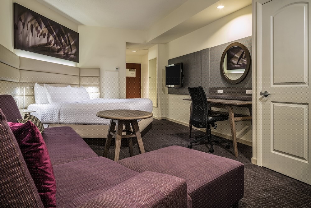 Crowne Plaza Springfield Convention CTR 47/77