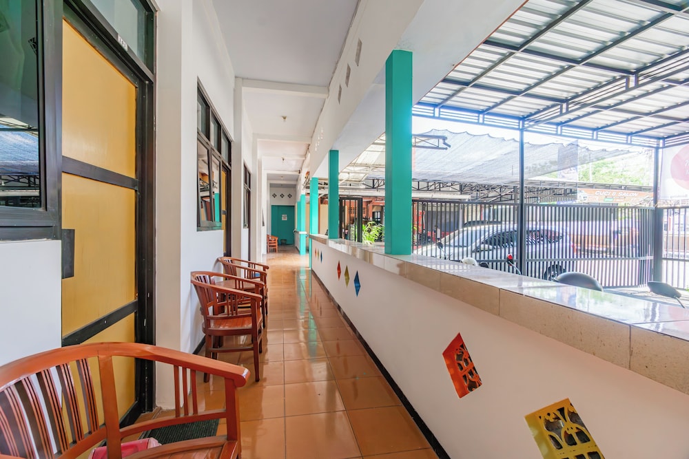 Hotel O Central Madiun Near Stasiun Kota Madiun 30/36