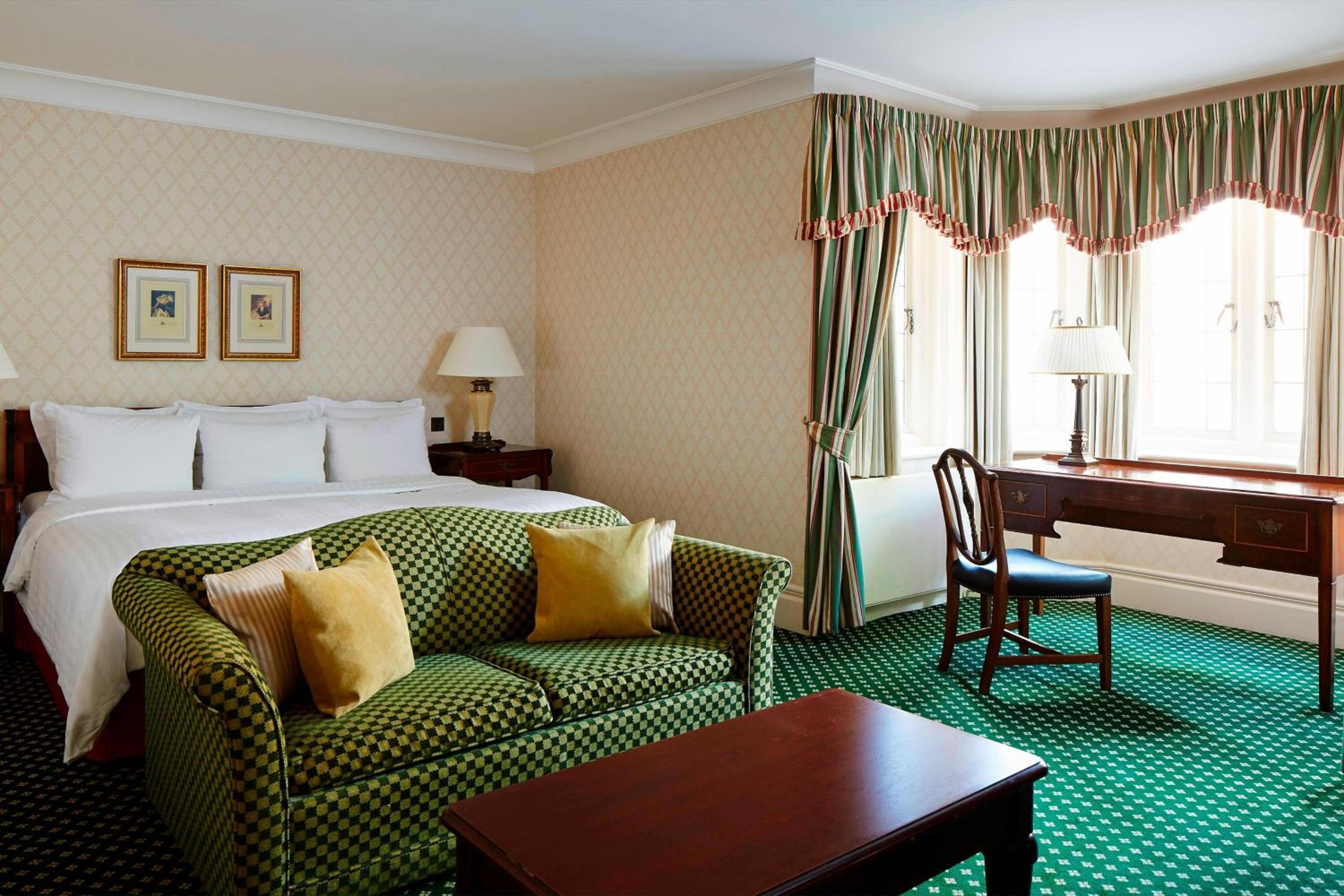Manor, House, King or Queen Bed